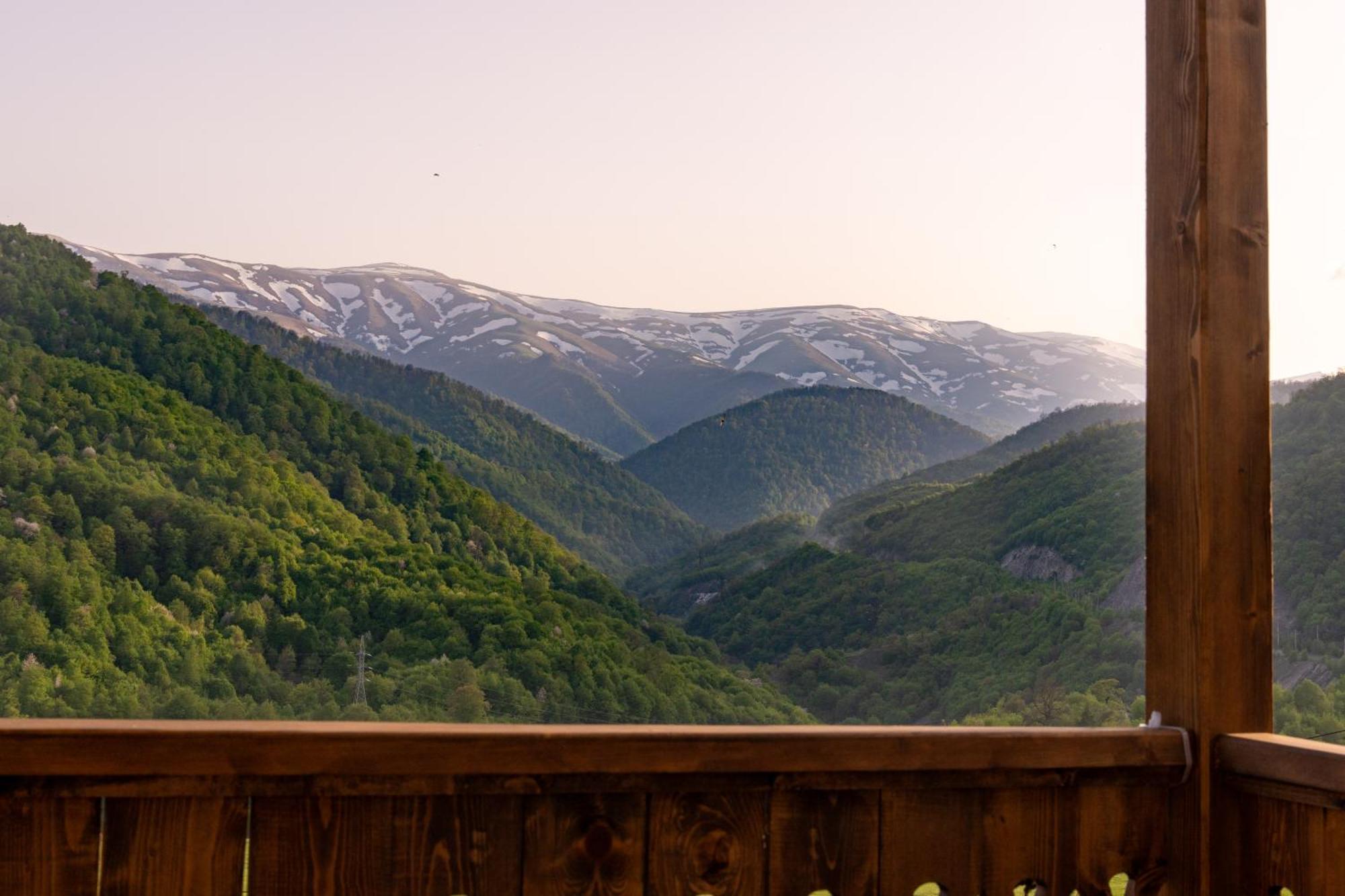 Motives Inn Dilisan Kültér fotó